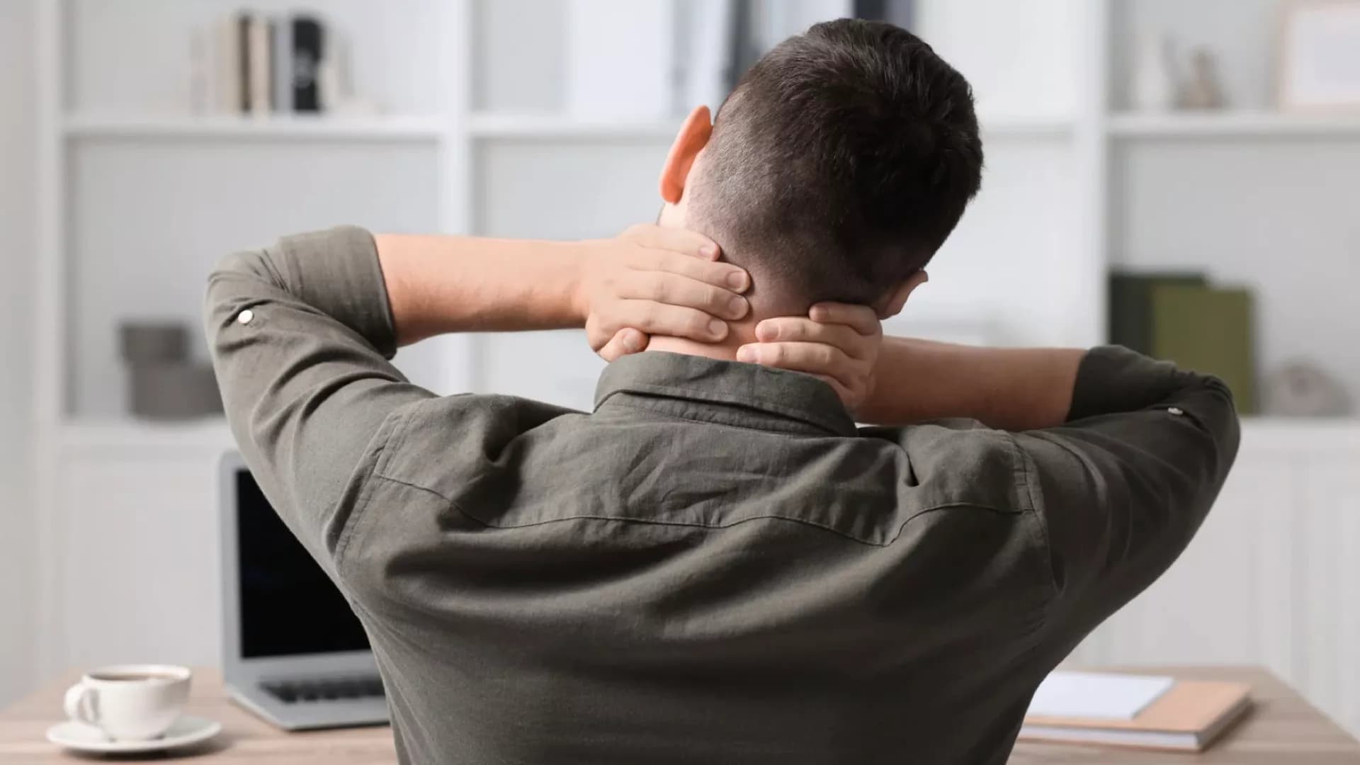 หนุ่มสาวออฟฟิศระวัง! "ปวดคอ" แบบนี้...สัญญาณอันตรายที่ไม่ควรมองข้าม