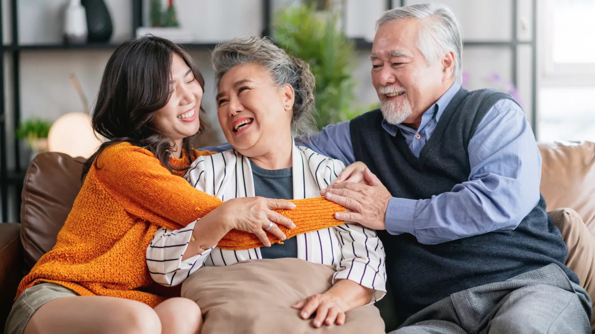 สูงวัย 90+ กับหมอนรองกระดูกทับเส้นประสาทฉุกเฉิน : เมื่อประสบการณ์แพทย์คือหัวใจสำคัญสู่ชีวิตใหม่