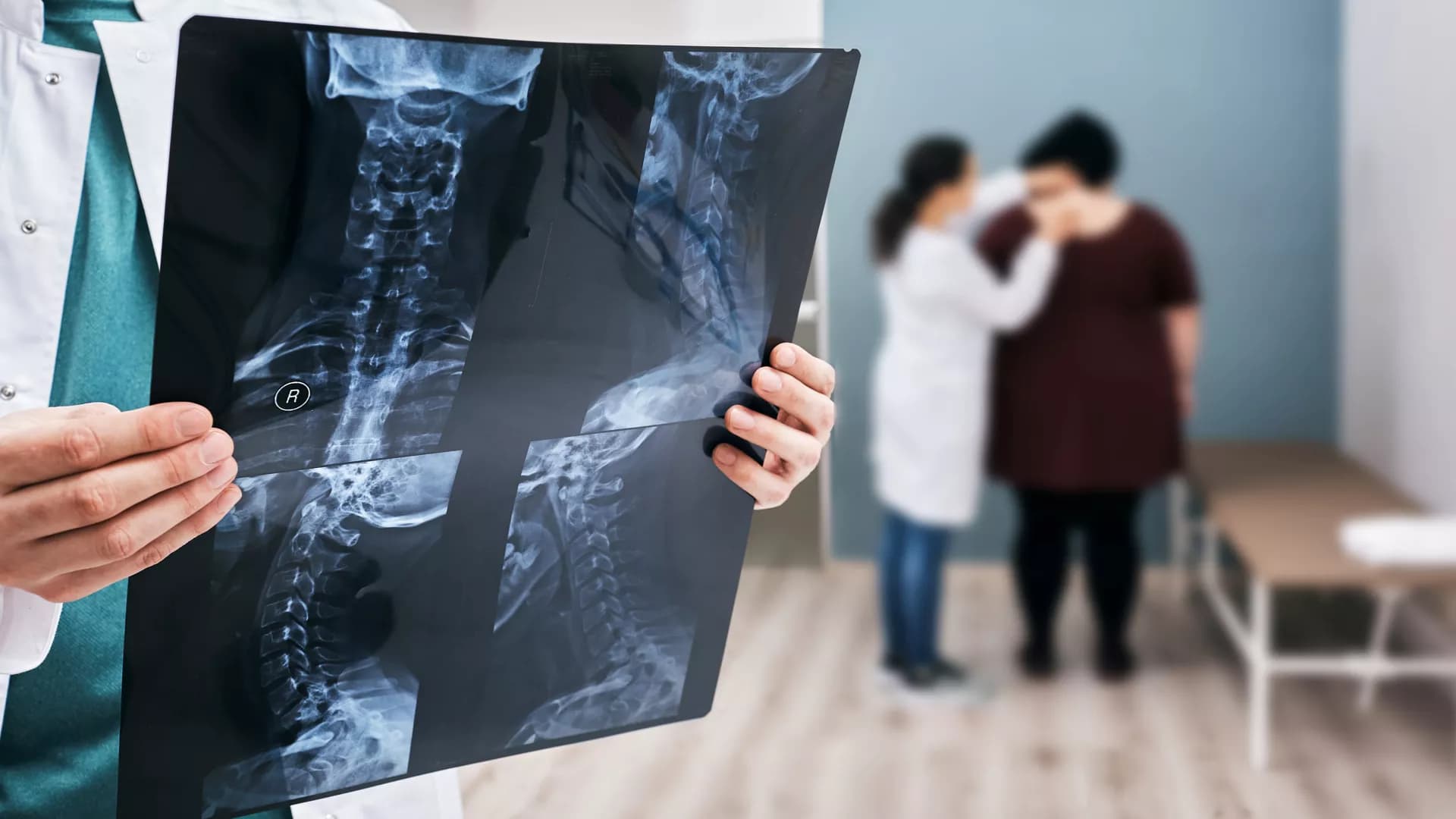 ภาวะหินปูนเกาะกระดูกสันหลังส่วนคอ ภัยเงียบที่มาพร้อมความทรมาน