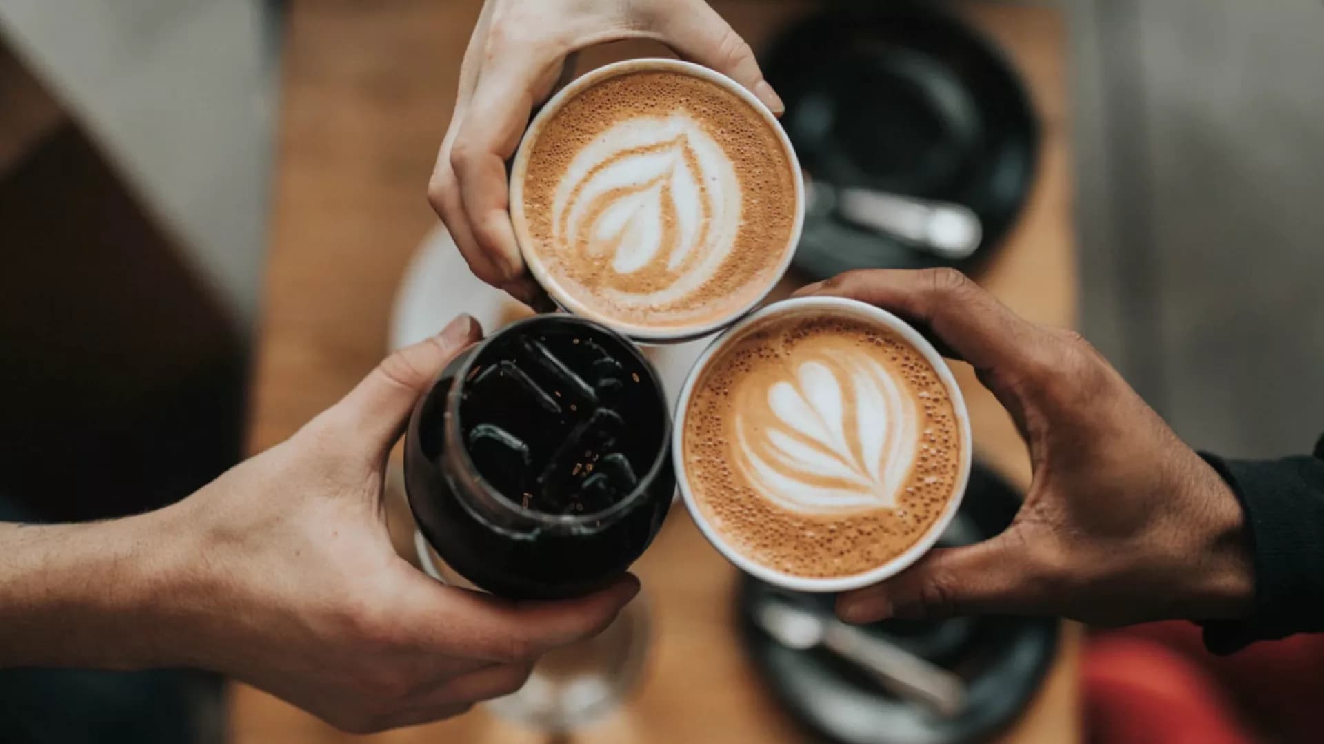 คอกาแฟต้องรู้ ดื่มกาแฟทุกวันมีผลเสียต่อกระดูกสันหลังหรือไม่?