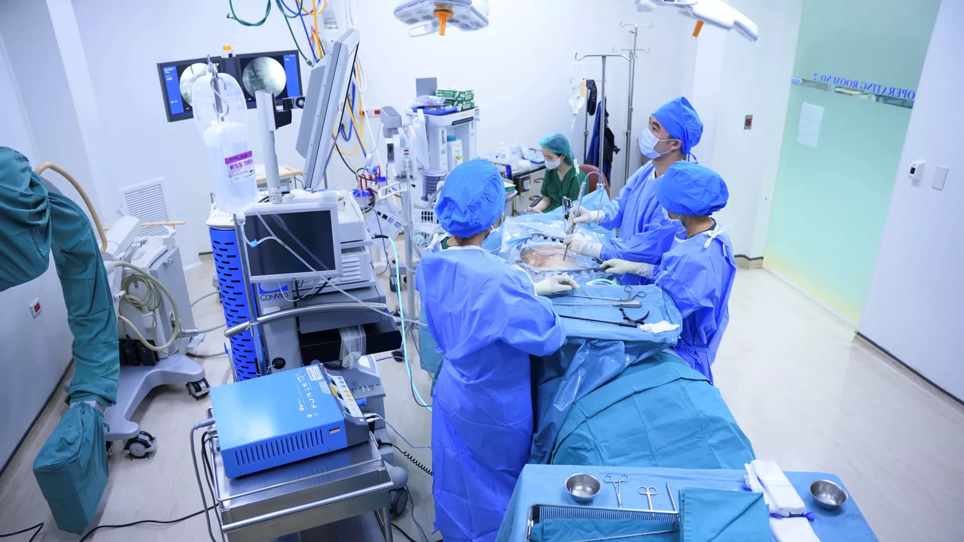 ทำไมการผ่าตัดด้วย "กล้อง Endoscope" จึงเป็นทางเลือกที่ดีกว่าการผ่าตัดแบบเปิด?